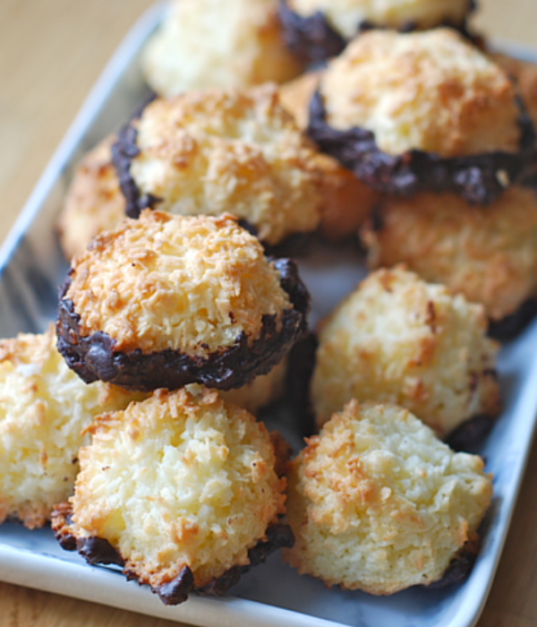 Recipe: Easy Coconut Macaroons Dipped in Chocolate