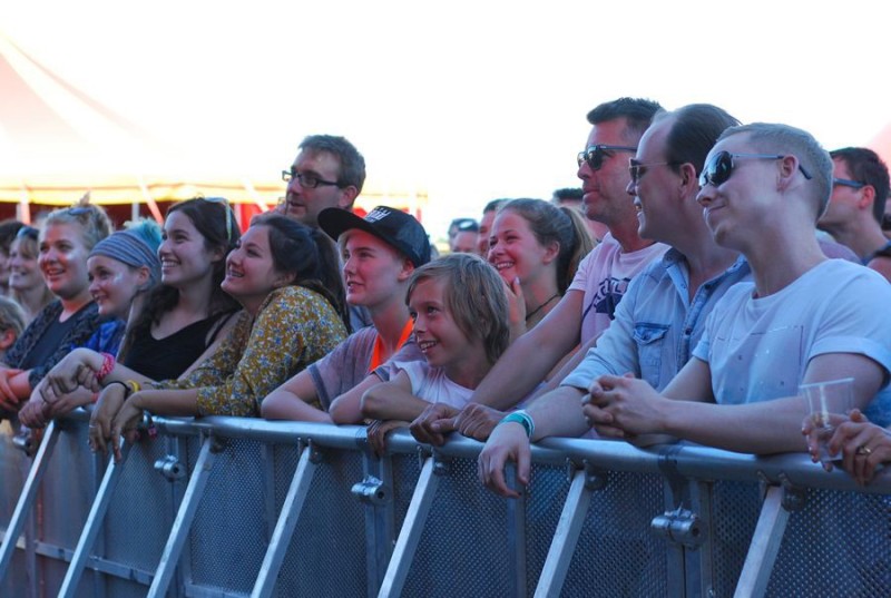 smiling-crowd-forgotten-fields