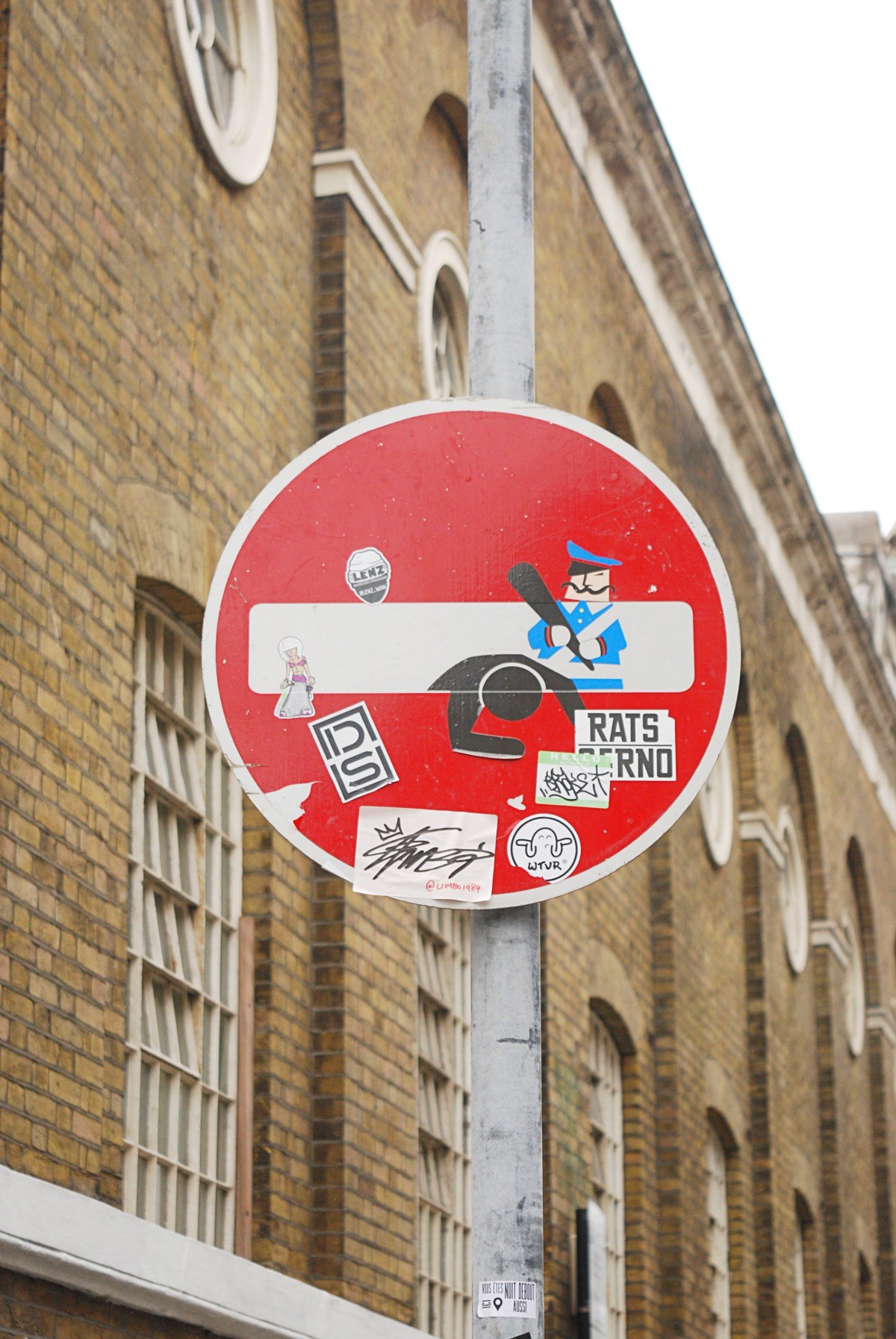 brick lane Clet Abraham street sign